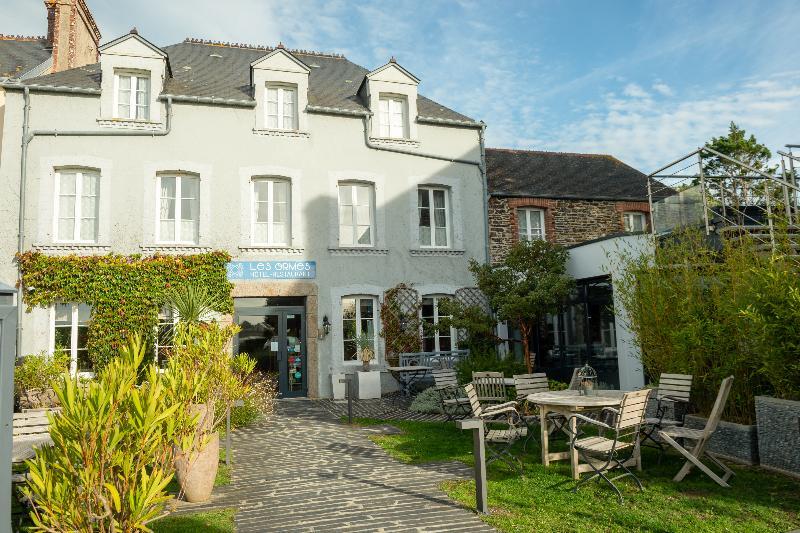 Hotel Traiteur Les Ormes, The Originals Relais Barneville-Carteret Exterior photo